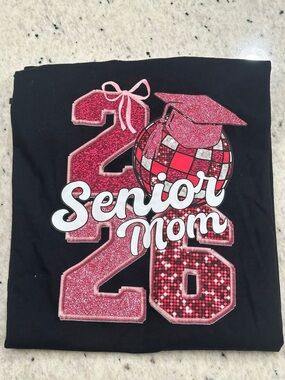 Gildan Black Tee with Pink Glitter 'Senior Mom 26' Graphic